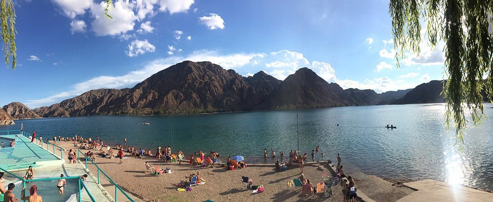 La imagen tiene un atributo ALT vacío; su nombre de archivo es playita-los-reyunos.jpg